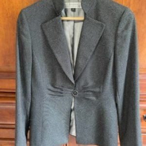 Tahari One Button Blazer Gray/Black Size 6 in Excellent Condition